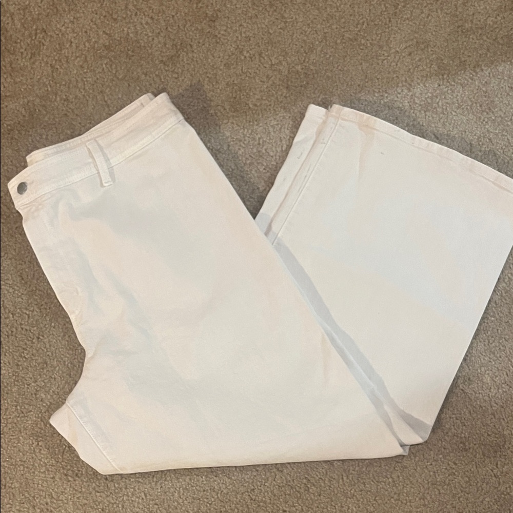 Universal Thread goods co.  Women's Straight Leg Cream Jeans